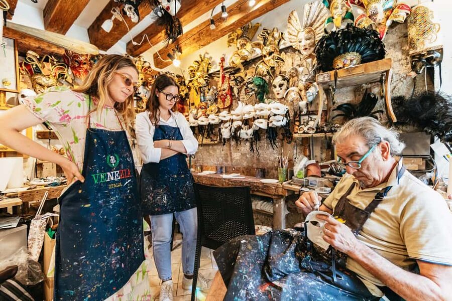 Venice: Carnival Mask Workshop - Choosing a mask and settling in