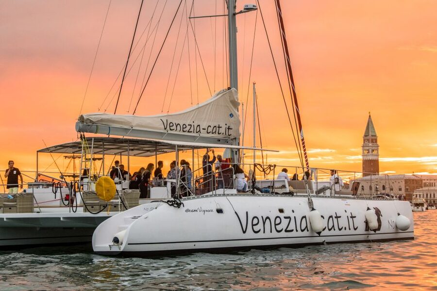 Venice: Catamaran Sunset Jazz Cruise with Aperitivo - Cicchetti and one included drink