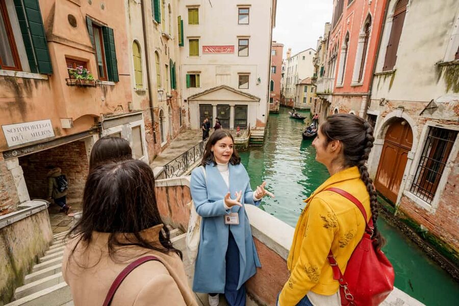 Venice: Cicchetti, Spritz, and Wine Tour in Ghetto Ebraico - Learn the Jewish Ghetto’s story on foot