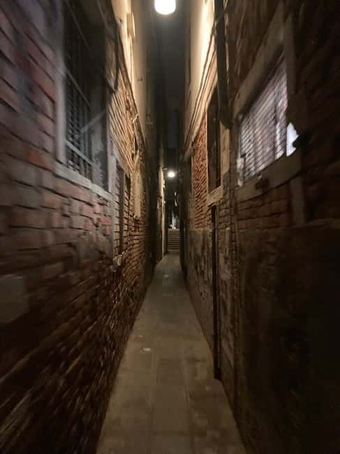 Venice: Crimes, Legends, and Mysteries Sunset Tour - Should you book the San Polo sunset tour?