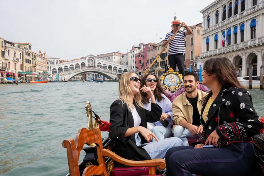 Venice: Doge's Palace and St Mark's Tour with Gondola Ride - St. Mark’s Basilica, from façade to glittering interior