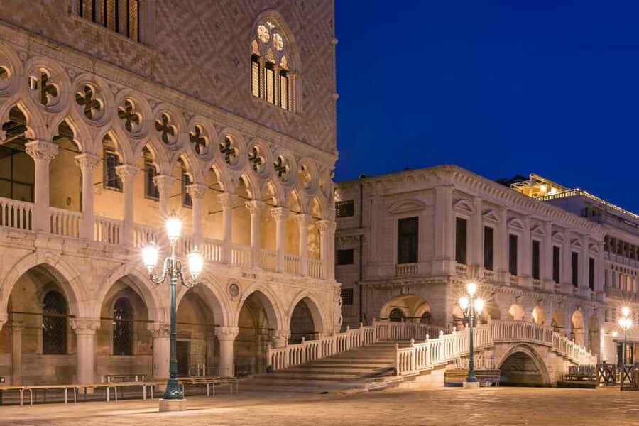 Venice: Doge's Palace, Bridge of Sighs, Prisons, Correr & Audioguides - A self-guided visit built around the palace