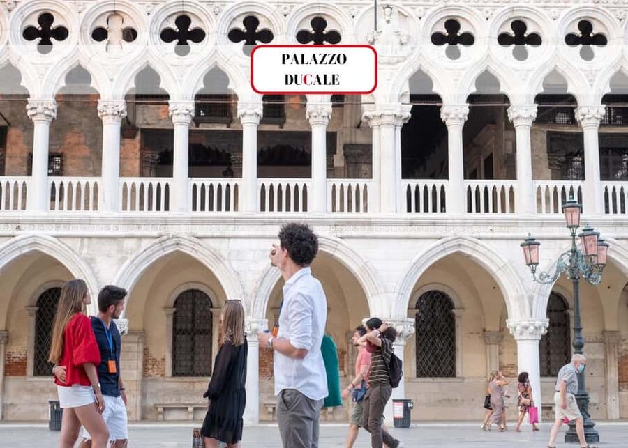 Venice: Doge's Palace, Bridge of Sighs & Prisons Guided Tour - Entering Doge’s Palace and Its Halls of Power