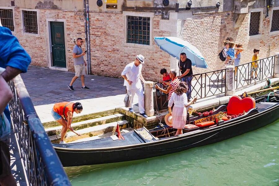 Venice: Doge's Palace Guided Tour with Optional Gondola Ride - What the $81 price gets you