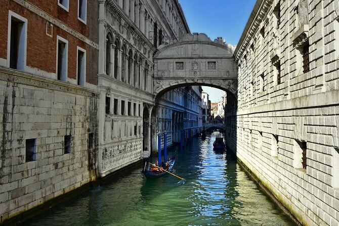 Venice: Doge's Palace Guided Tour With Tickets & Optional Gondola - The Bridge of Sighs and the New Prisons