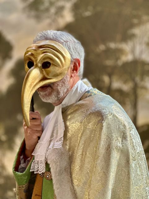 Venice: Dress-Up Experience - Six settings, from studio backdrops to a real canal