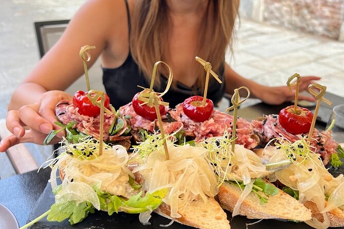 Venice Food Tour with 6+ Tastings with Cicchetti, Spritz & More - A Venetian menu, with stories between courses