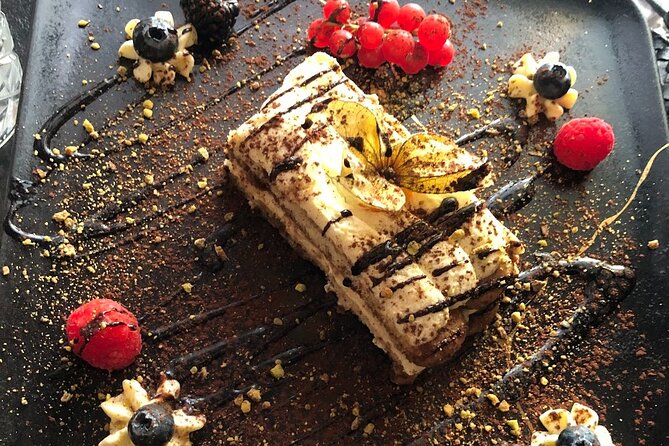 Venice Food Tour with 6+ Tastings with Cicchetti, Spritz & More - The guide makes the difference