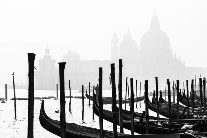 Venice Ghost Stories, Legends and Anecdotes Tour - Stories start near the Rialto Bridge
