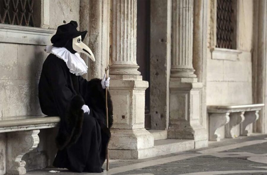Venice: Ghost Tour to Rialto and San Marco Square - Venice’s quieter side begins after dark