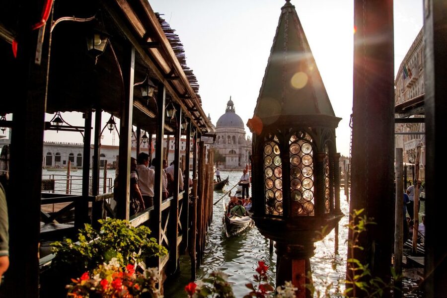 Venice: Gondola Ride with Live Guide or Audio Guide - What the ride feels like