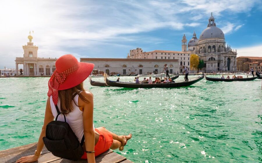 Venice: Gondola Tour under the Bridge of Sighs & Audio Guide - What the app commentary adds