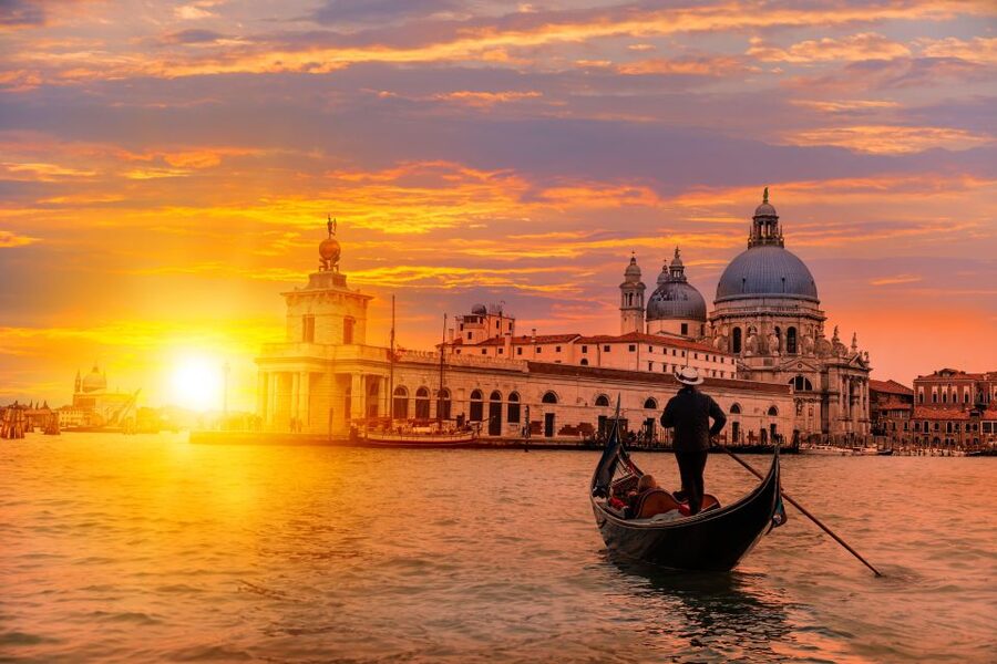 Venice: Gondola Tour under the Bridge of Sighs & Audio Guide - Shared gondola, shared expectations