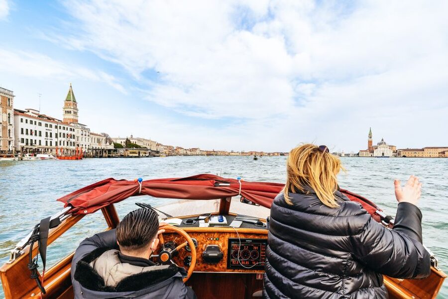 Venice: Grand Canal Boat Tour - What one hour feels like aboard