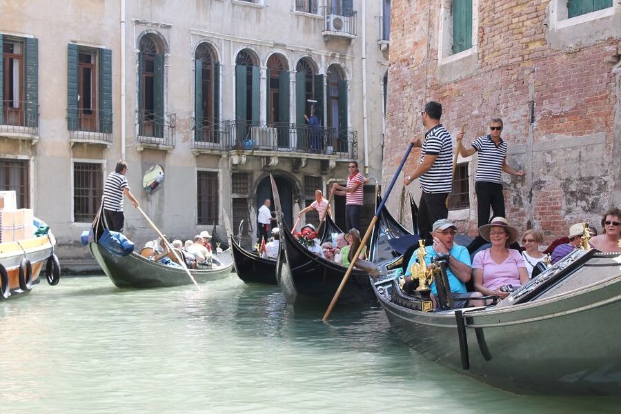Venice: Grand Canal by Gondola with Live Commentary - A walk before you board