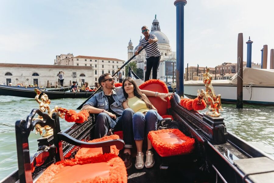 Venice: Grand Canal Gondola Ride with App Commentary - A gondola ride with more than canal views