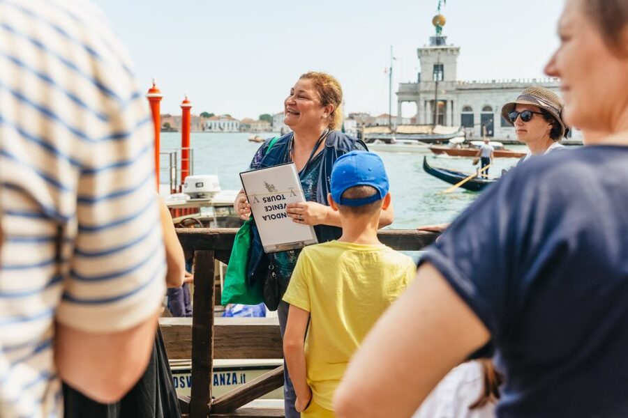Venice: Grand Canal Gondola Ride with App Commentary - Starting with gondola history on foot