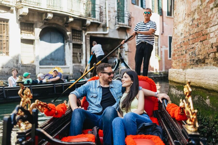 Venice: Grand Canal Gondola Ride with App Commentary - Small practical details that matter