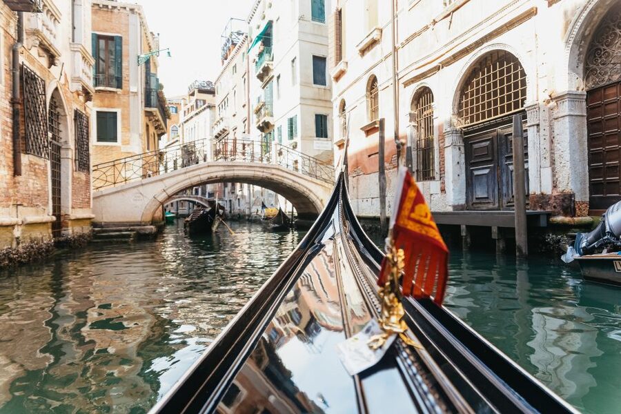Venice: Grand Canal Gondola Ride with App Commentary - Who should book this gondola tour?