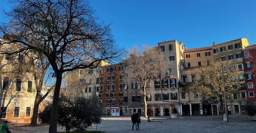 Venice: Guided Tour of the Jewish Ghetto and Synagogue Visit - Read the buildings as part of the story