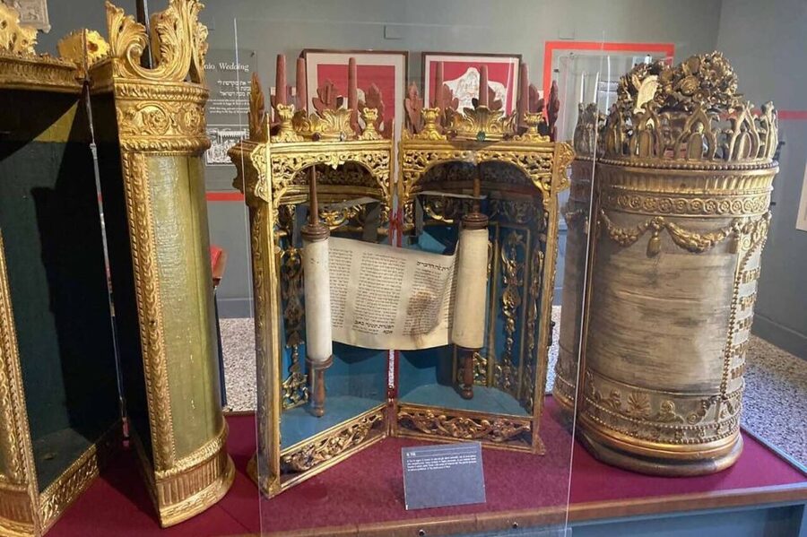 Venice: Guided Tour of the Jewish Ghetto and Synagogue Visit - The Spanish Synagogue’s study rooms and oven