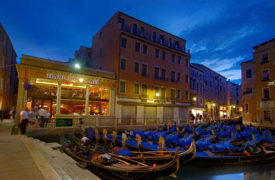 Venice: Hard Rock Cafe with Set Menu for Lunch or Dinner - How the set-menu price adds up