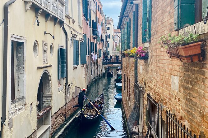Venice: Jewish Ghetto & Cannaregio Area Food Tour: Pasta Wine Gelato and More! - Who should book this tour?