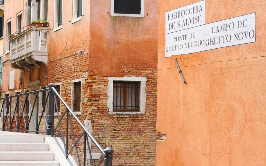Venice: Jewish Ghetto Walking Tour with Synagogue Visits - Why the Ghetto belongs on a Venice itinerary