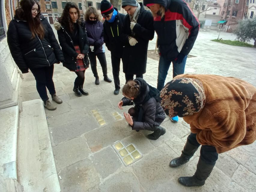 Venice: Jewish Ghetto Walking Tour with Synagogue Visits - Reading the Ghetto Nuovo and Ghetto Vecchio