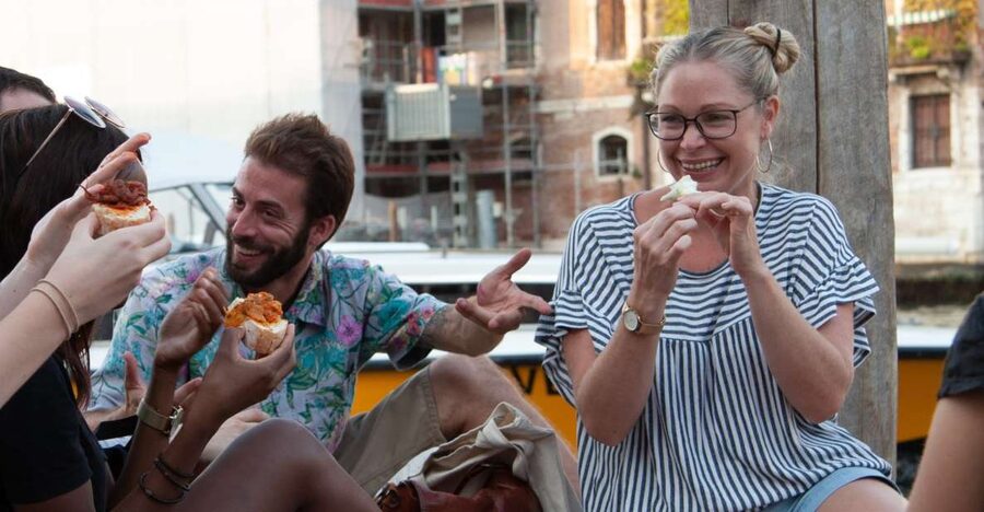 Venice: Local Secrets of Venice Tapas & Wine Walking Tour - A guide who makes the difference