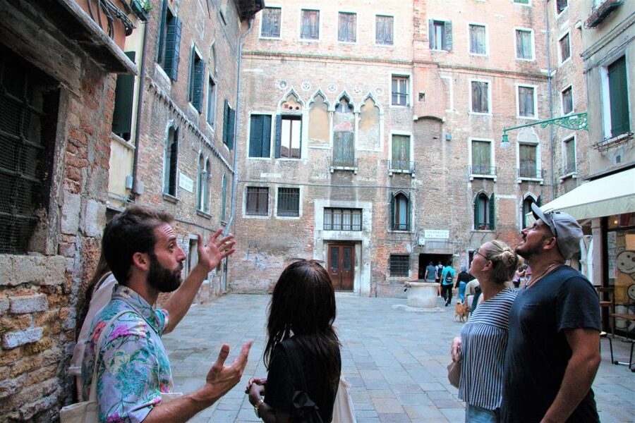 Venice: Local Secrets of Venice Tapas & Wine Walking Tour - Who will enjoy this walk?