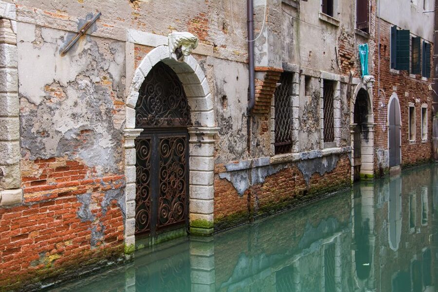 Venice: Morning Walking Tour - What the guide and headsets add