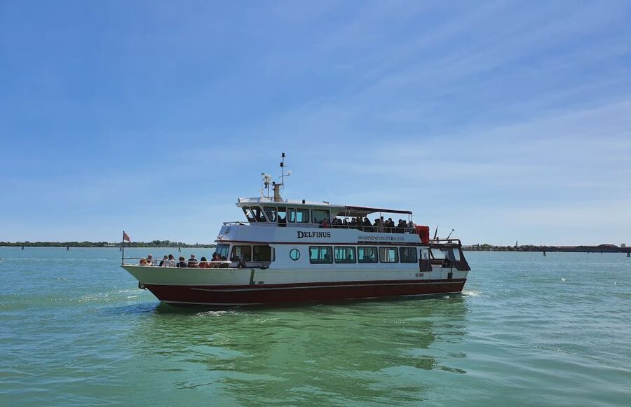 Venice: Murano & Burano Panoramic Boat Tour w/ Glassblowing - Burano’s painted houses and lace shops