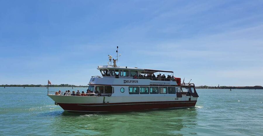 Venice: Murano & Burano Panoramic Boat Tour w/ Glassblowing - Murano’s glassblowing demonstration