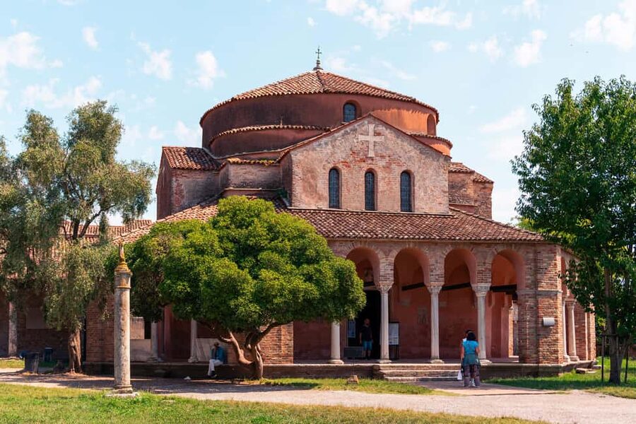 Venice: Murano, Burano, Torcello, and Glass Factory Tour - Burano: two hours for color, lunch, and a wander