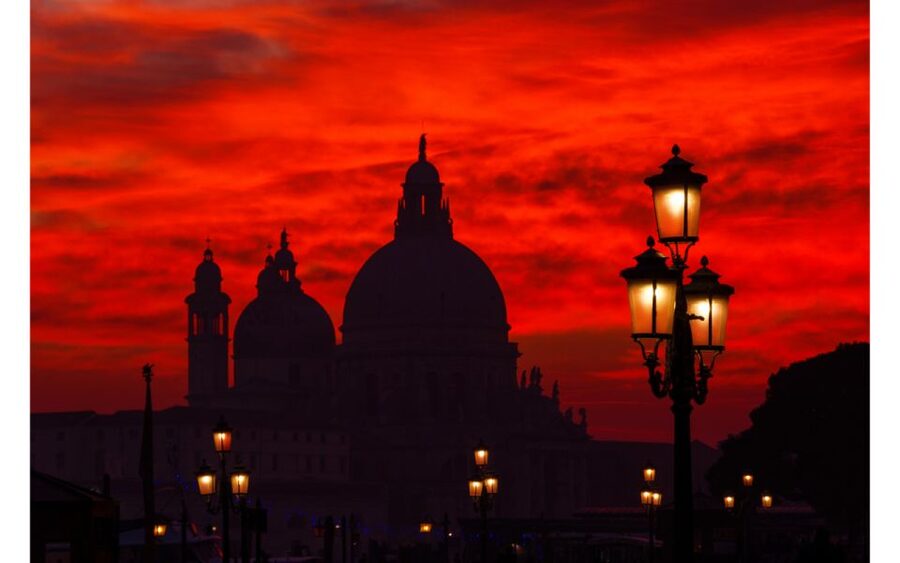 Venice: Mysterious Tales of Ghosts and Murders - Venice’s shadows are part of the story