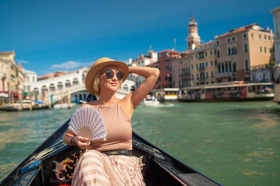 Venice: Off the Beaten Path Private Gondola Ride - From San Paolo to Palazzo Zenobio