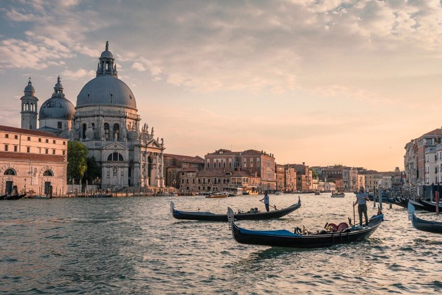Venice: Off the Beaten Path Private Gondola Ride - Rialto, St. Mark’s and the longer routes