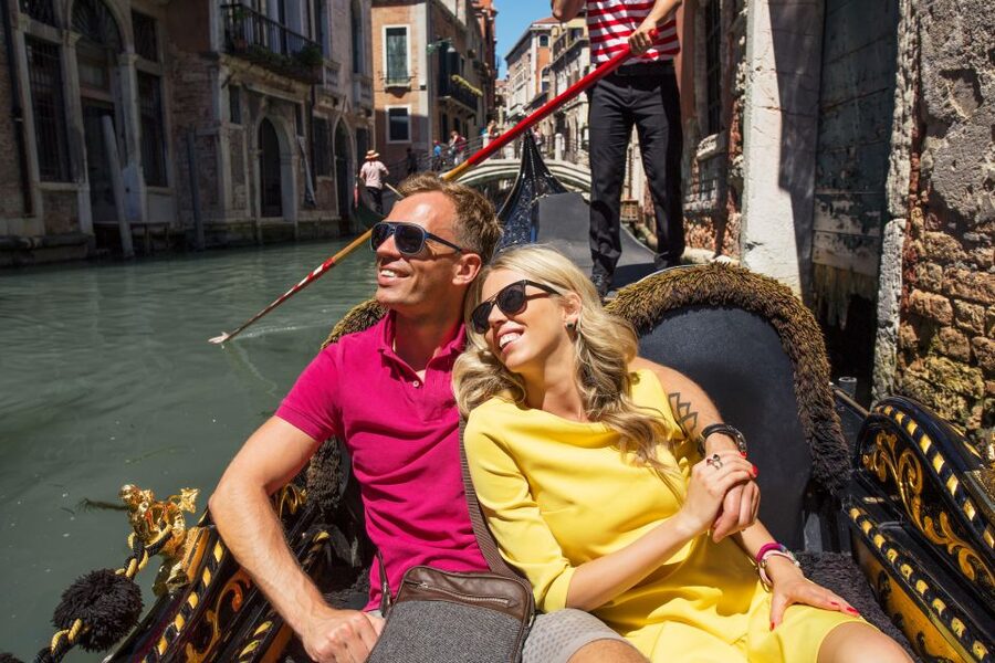 Venice: Off the Beaten Path Private Gondola Ride - Price, comfort and practical details