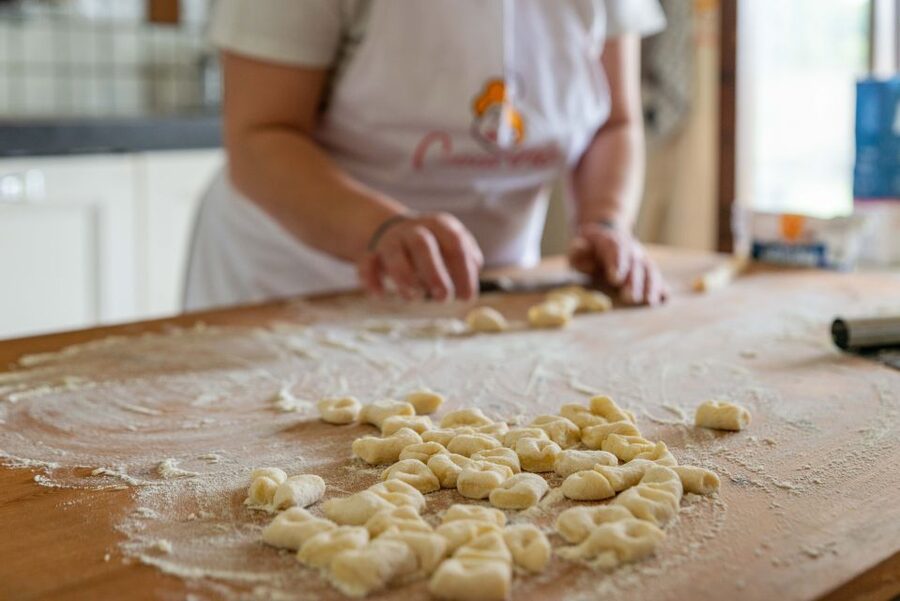 Venice: Pasta and Tiramisu Cooking Class at a Local's Home - A Venetian kitchen, not a restaurant lesson