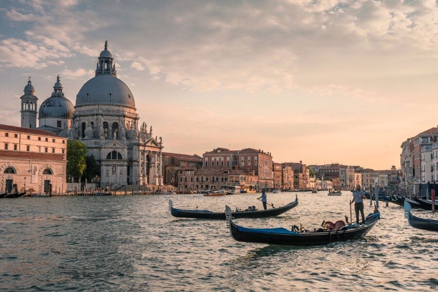 Venice : Private Custom Walking Tour With A Local Guide - At a glance: a Venice walk shaped around you