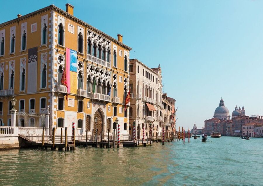 Venice: Private Gondola Cruise for up to 5 Passengers - A gondola ride is about seeing Venice from water level