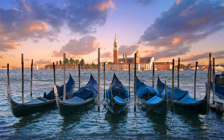 Venice: Private Gondola Cruise for up to 5 Passengers - Is $157.47 good value for your group?