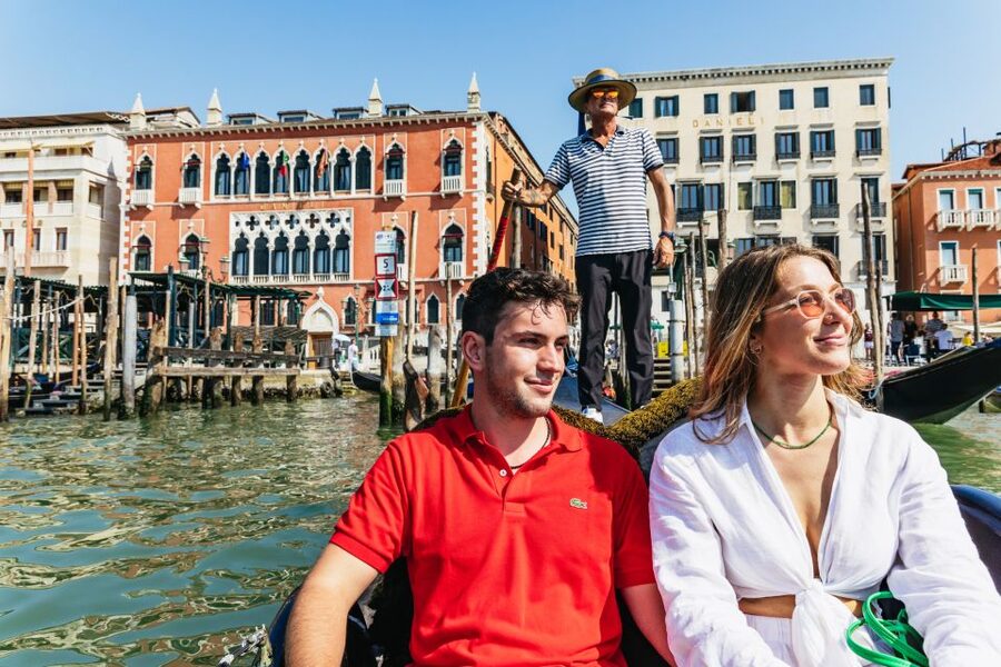 Venice: Private Gondola Ride along Grand Canal - What the 30-minute ride feels like