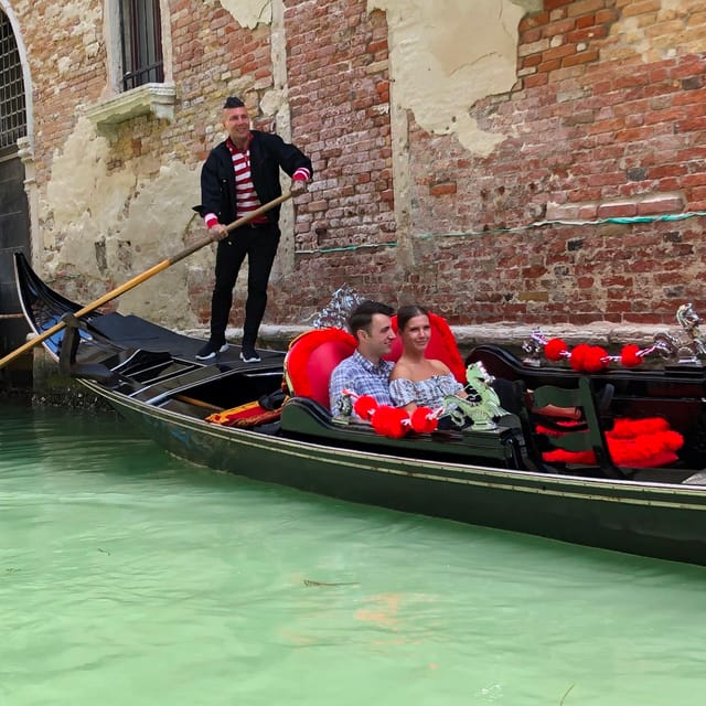 Venice: Private Grand Canal Gondola Ride from Rialto - Practical details that can affect your ride