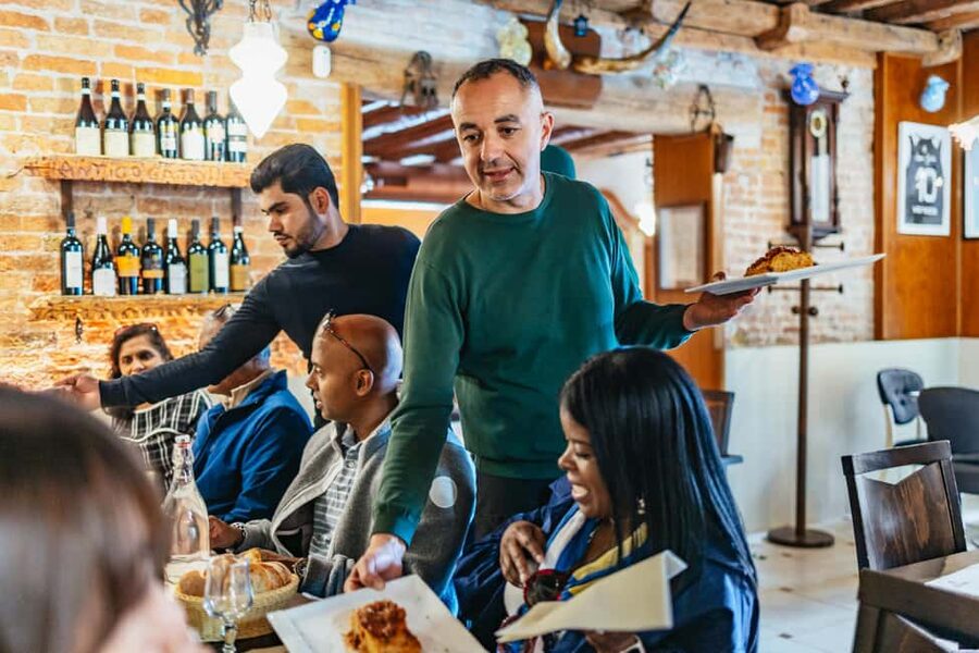 Venice: Rialto Market Food and Wine Lunchtime Tour - Should you book the Rialto Market Food and Wine Lunchtime Tour?