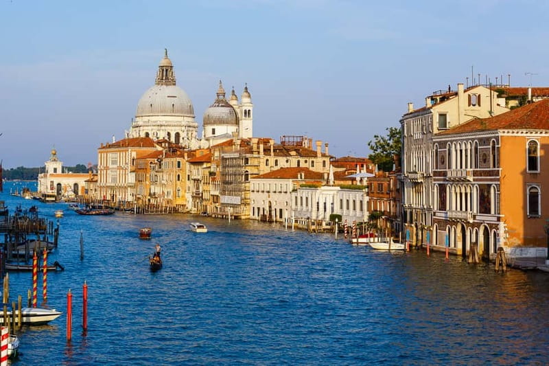 Venice: Romantic Shared Gondola Serenade on the Grand Canal - A Serenade Shared Across Several Gondolas