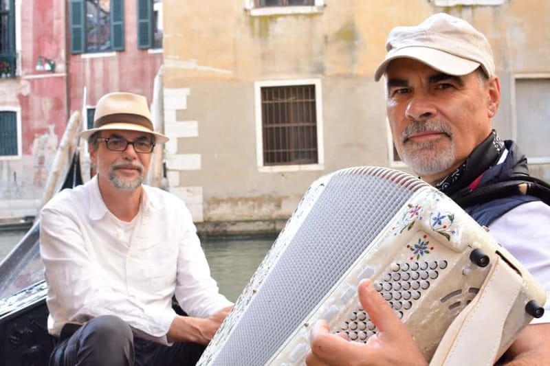 Venice: Romantic Shared Gondola Serenade on the Grand Canal - The Grand Canal and a Changing Canal Route