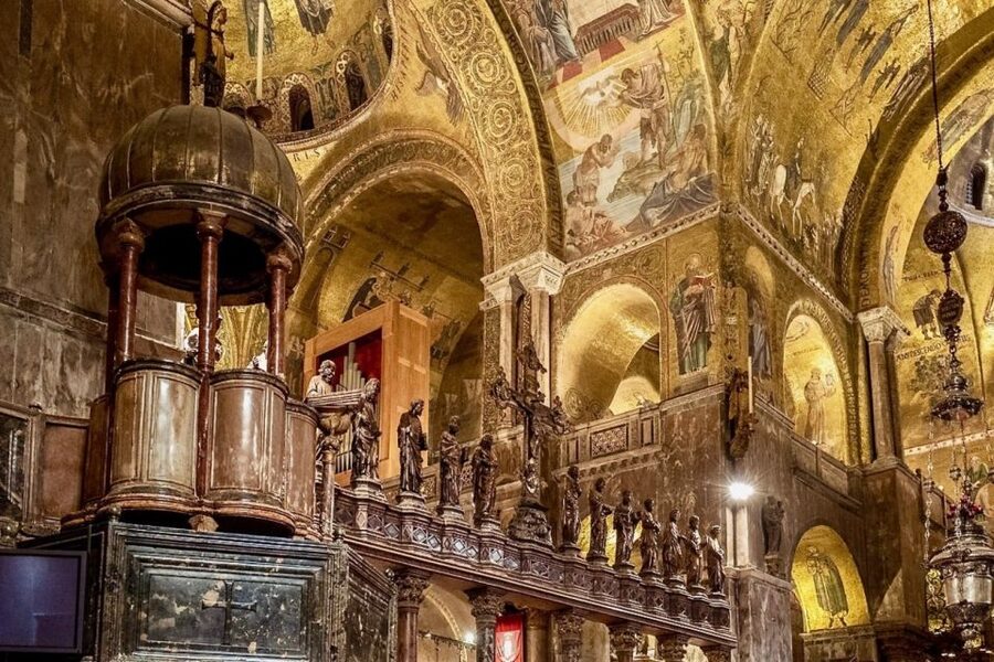 Venice: Saint Mark's Basilica Guided Tour - Inside the Golden Basilica