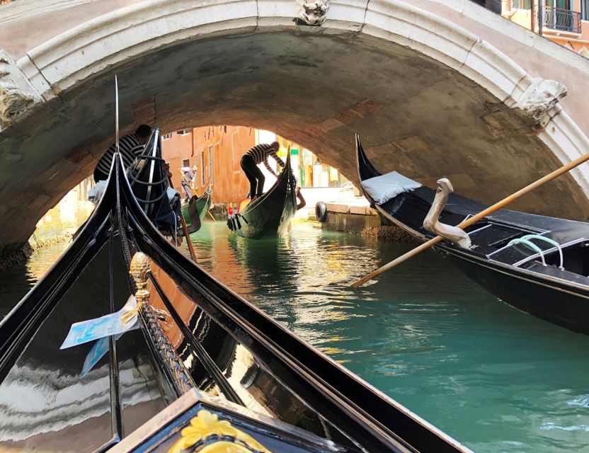 Venice: Shared Gondola Ride - Sharing the gondola changes the mood, not the view